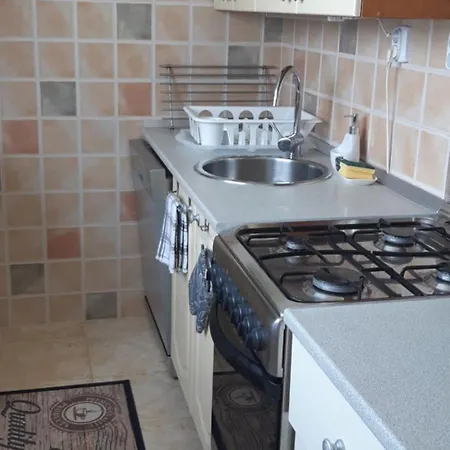 Etele Apartment *