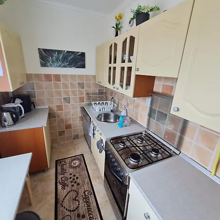 Etele Apartment